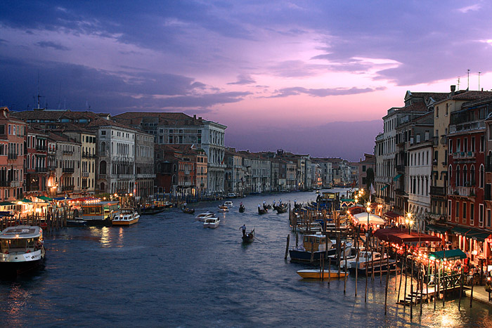 3175Gran-Canal-noche