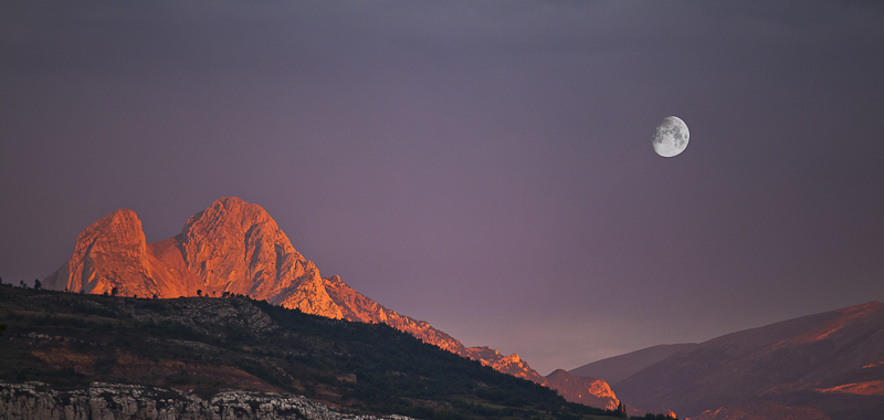 El_Pedraforca_i_la_Lluna