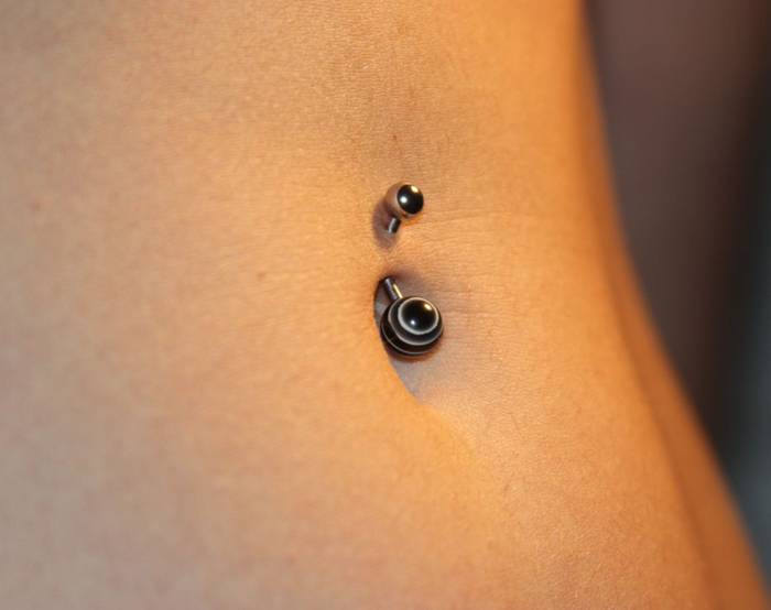 Ombligo [ Con Piercing] 5. Blanco [Flor de Almendro]