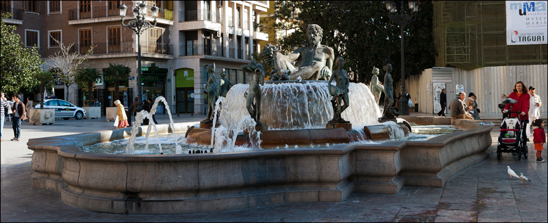 plaza-la-virgen-yashica-50mm-f2