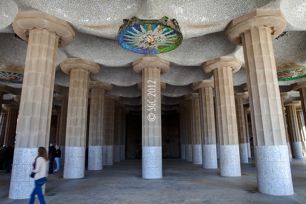 Resultado de imagen de parque guell sala de 100 columnas