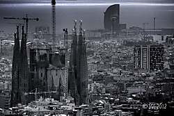 Sagrada_Familia_y_Hotel_Vela.jpg