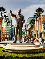 Walt_Disney_i_Mickey.jpg