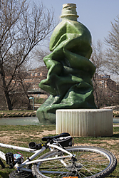Bici_tapon_botellin_a_foco2.jpg