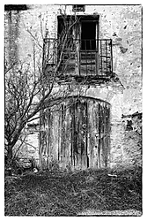 Entrada_caseron_ByN_1001x1498.jpg
