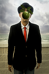 El_hijo_del_hombre-Rene_Magritte.jpg