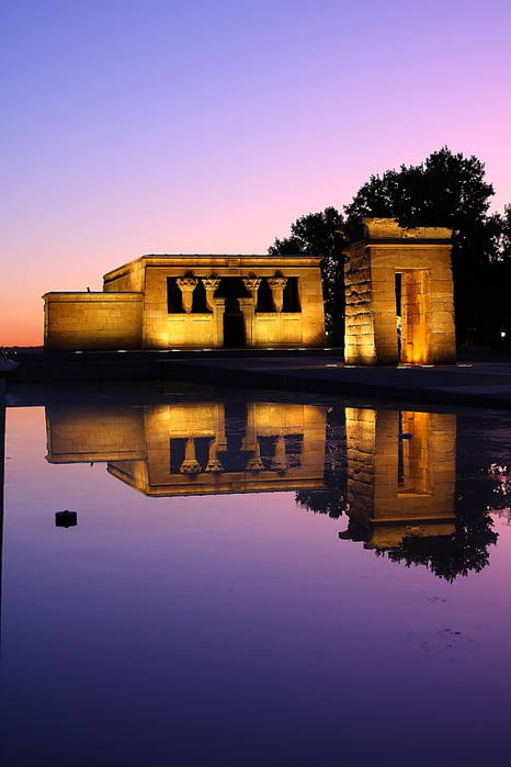 debod anocheciendo