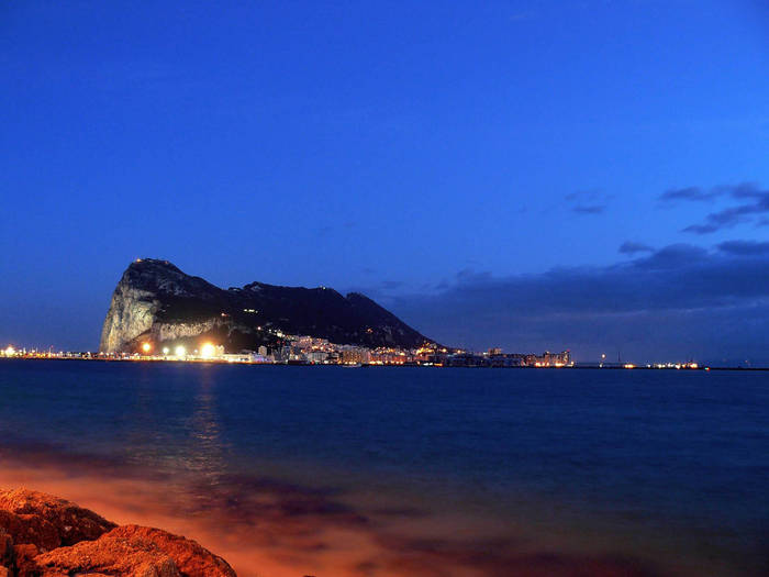 Gibraltar_nocturno1