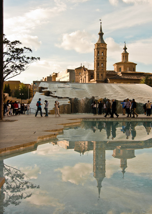 Turistas en la Plaza del Pilar