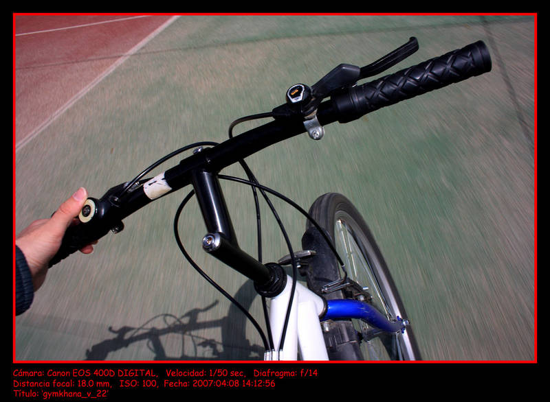 Montado en mi bici a toda pastilla