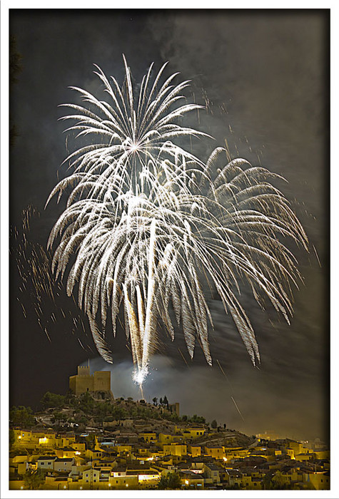 castillo de Petrer en fiestas