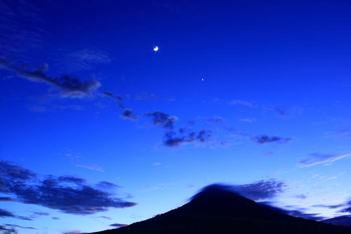 HOra azul, luna incluida.