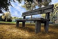 Banco_en_el_parque_-_Cielo_corregido.jpg