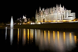 Catedral_de_noche1.jpg