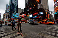 Cruzando_Time_Square.JPG