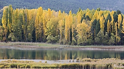 Lago_de_U_a-Cuenca.jpg
