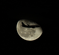 Luna68.jpg
