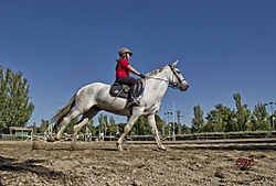 Maria_montando_a_caballo_14_HDTV_720_.jpg