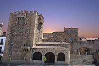 arco_de_la_estrella_y_torre_bujaco_caceres_2009_4.JPG