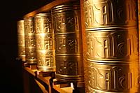 gold_cylinders_buda_temple.jpg