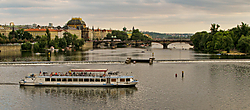 Praga_R_o_Moldava.jpg