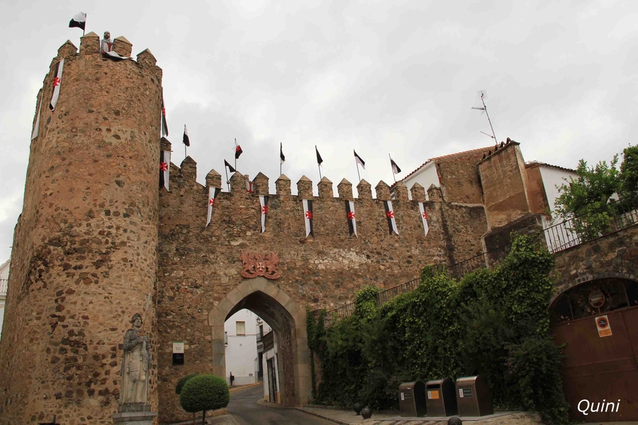 Arco Burgos Templario ( Jerez de los Caballeros )