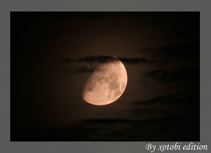 Ocultandose entre las nubes