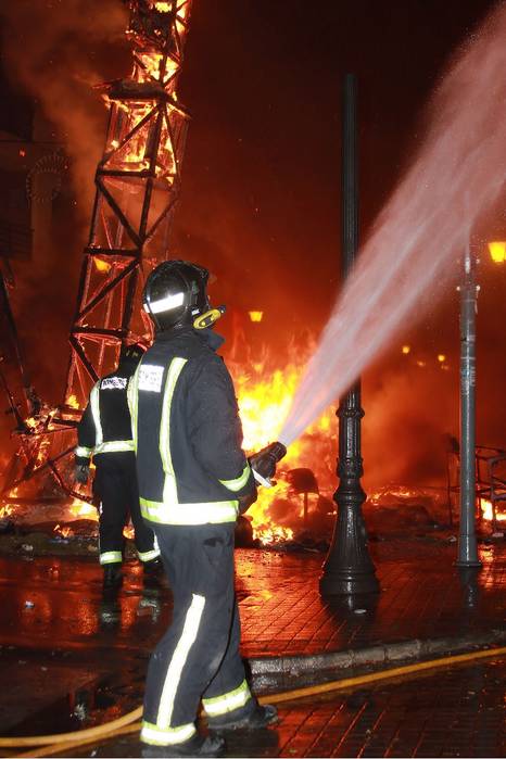 BOMBERO FALLAS